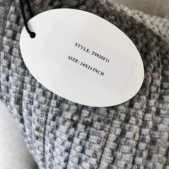 1-NWT CALLISTO HOME FUR/VELVET DECORATIVE PILLOW (Read description for details) - Picture 17 of 17